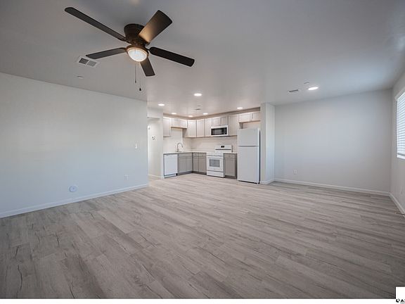 5th image of 2121 W Adams St Building B-b103