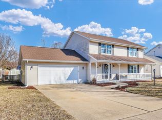 1902 Oak Park Dr, Champaign, IL