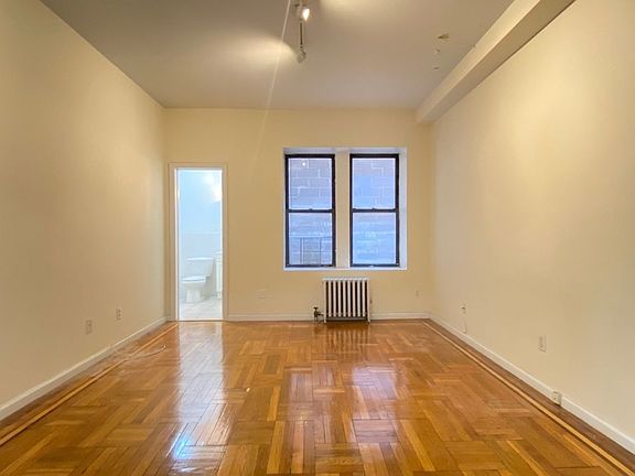 2nd image of 6015 Woodside Ave APT 1J