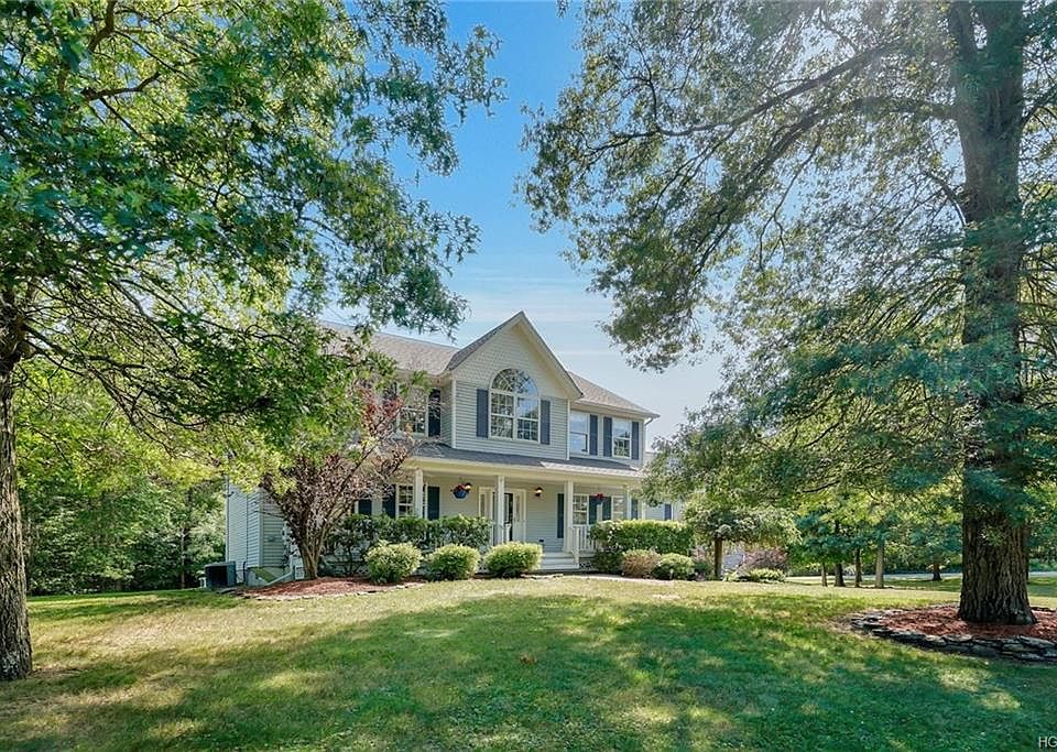 1st image of 4 Phyllis Ln