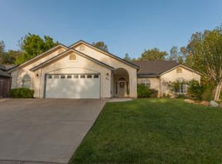 1052 Montclair Dr, Redding, CA 96003