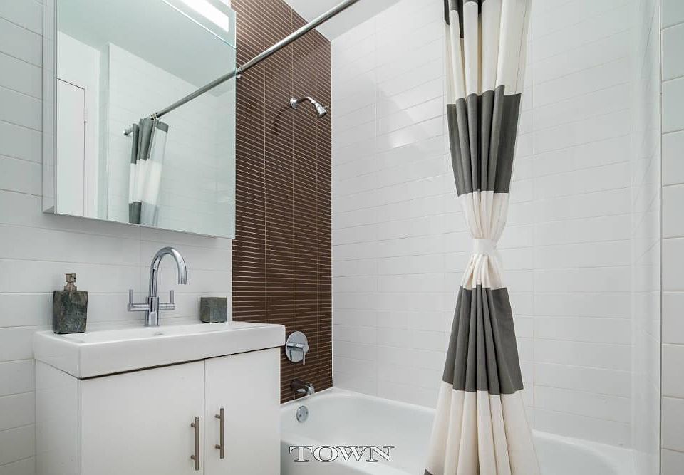 2nd image of 20 Exchange Pl APT 830
