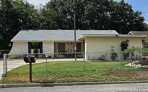 3rd image of 820 Durr Rd