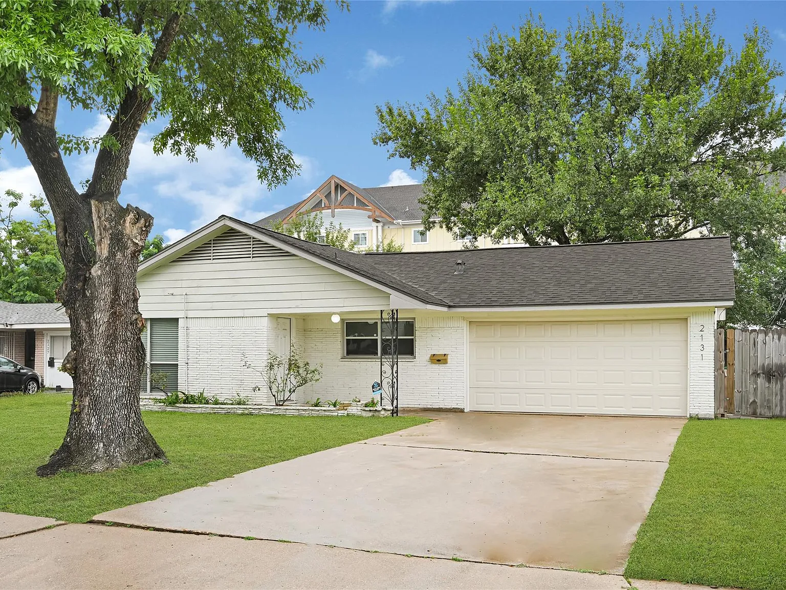 3 bed, 2.0 bath, 1227 sqft, $2,200 — Photo 1
