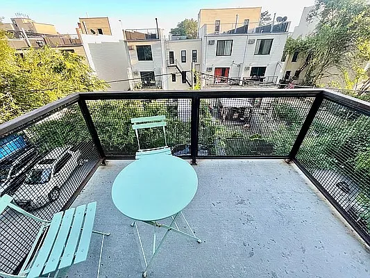 Rented by ERNY LLC | media 24