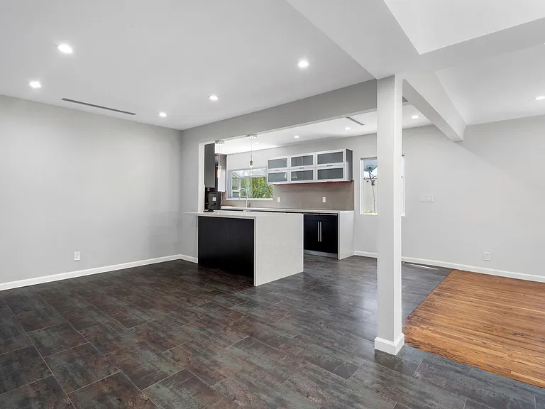 3084 Saint George St — Photo 5