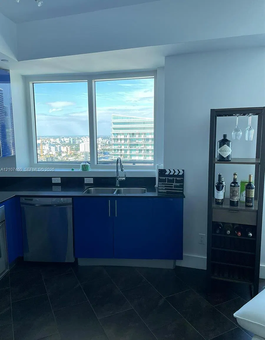 Infinity At Brickell Cond — Photo 2