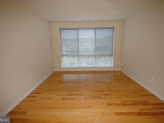 3rd image of 2200 N Westmoreland St Unit 203