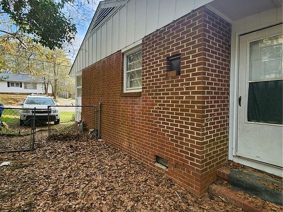 3rd image of 206 Langdon St