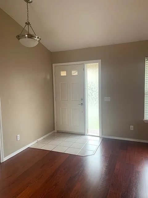 3 bed, 2.5 bath, 1577 sqft, $2,700 — Photo 2