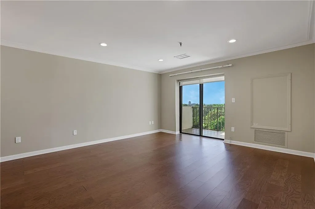 1 bed, 1.0 bath, 760 sqft, $2,458 — Photo 3