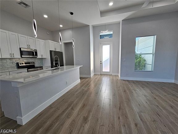 5th image of 1425 NW 1st St