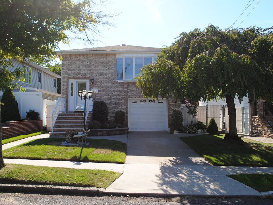 1st image of 70 Seidman Ave