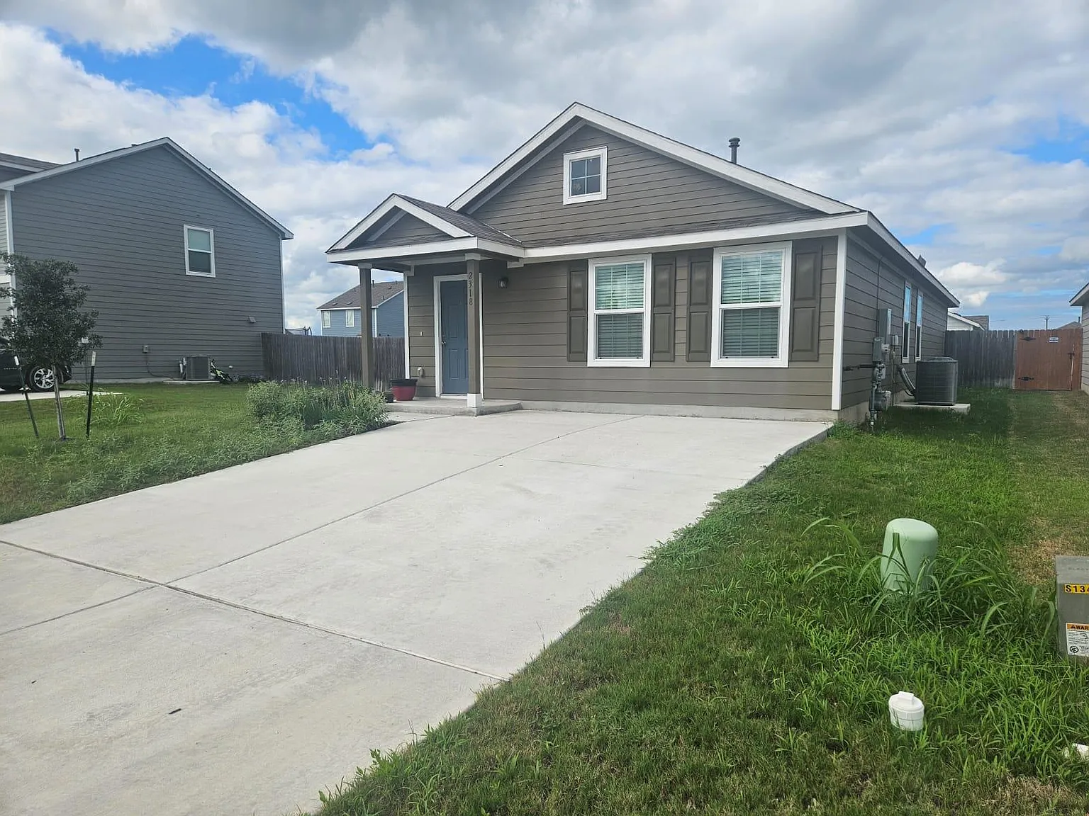 3 bed, 2.0 bath, 1450 sqft, $1,649 — Photo 2