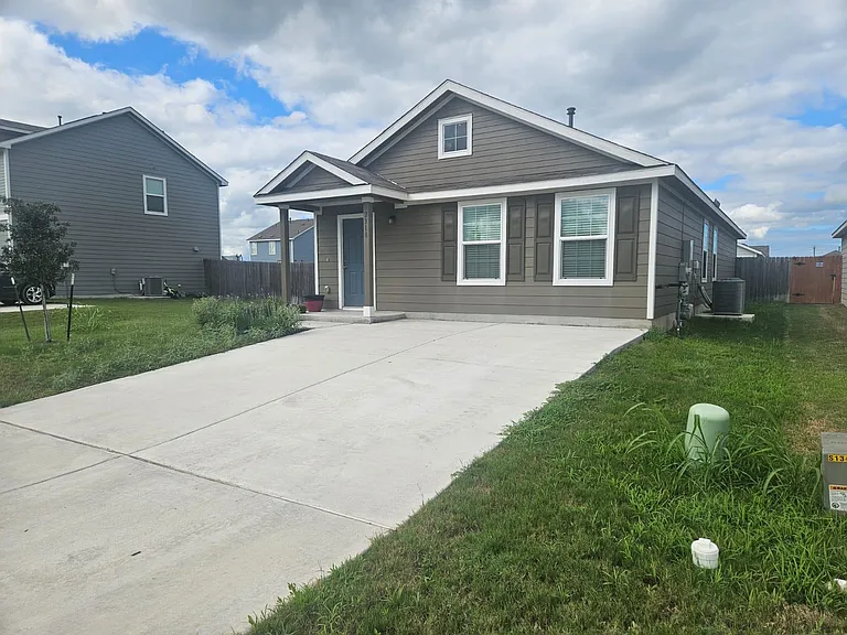 2318 Tornado Aly — Photo 2