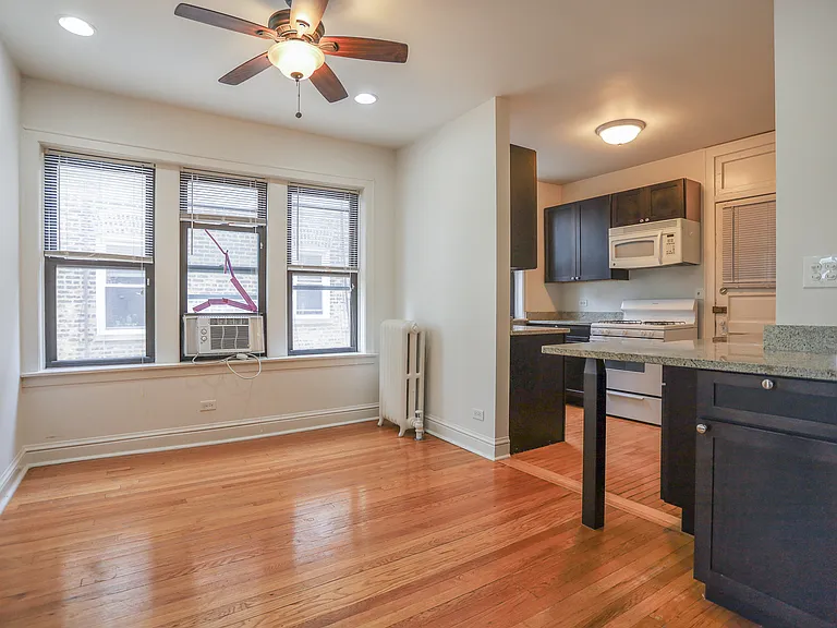 4252 N Clark St #2 — Photo 1