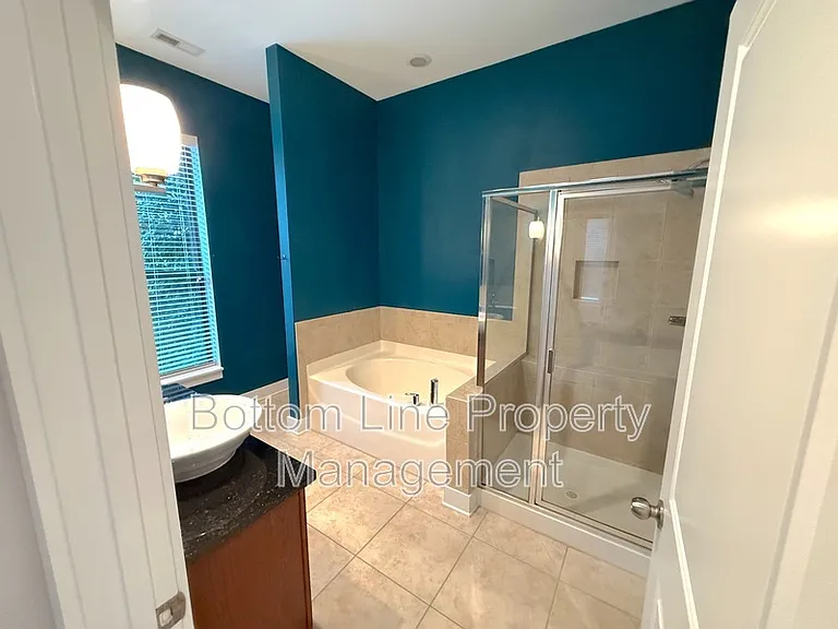 904 Warren Burgess Ln — Photo 12