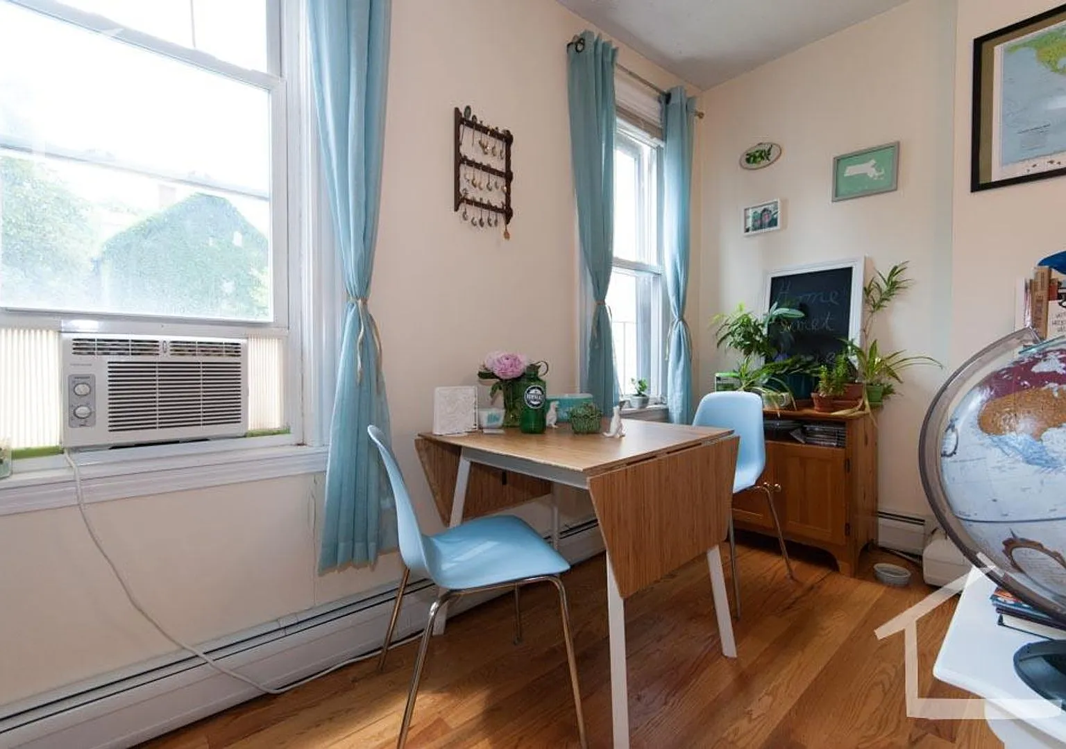 No Brokers Fee, Heat, Hot Water Included, One Bedroom Unit Plus Extra Room, Pets Friendly — Photo 2