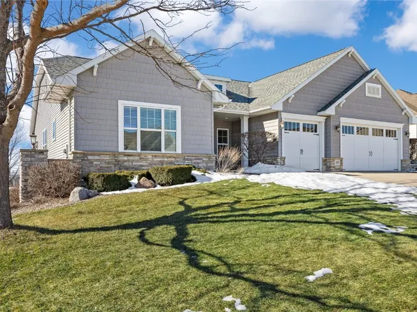 2855 Wildflower Rd, Robins, IA 52328