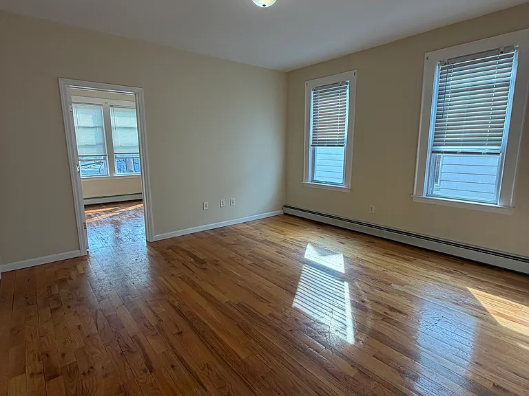 21 Robert Pl #2R — Photo 5