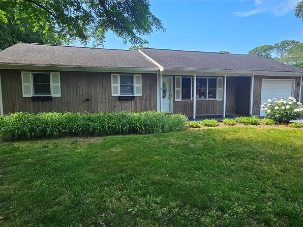 10 Twin Pine Lane, Center Moriches, NY 11934