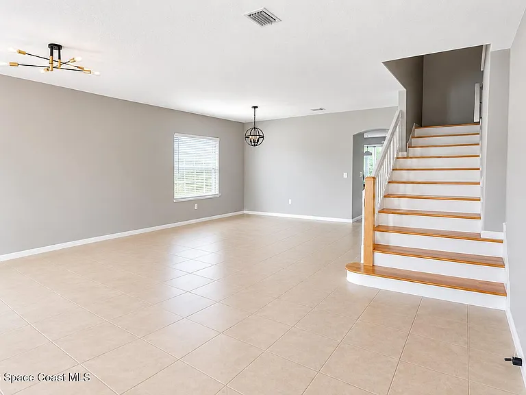 781 Glen Abbey Way — Photo 3