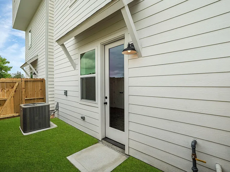 3905 Pinemont Dr #F — Photo 3