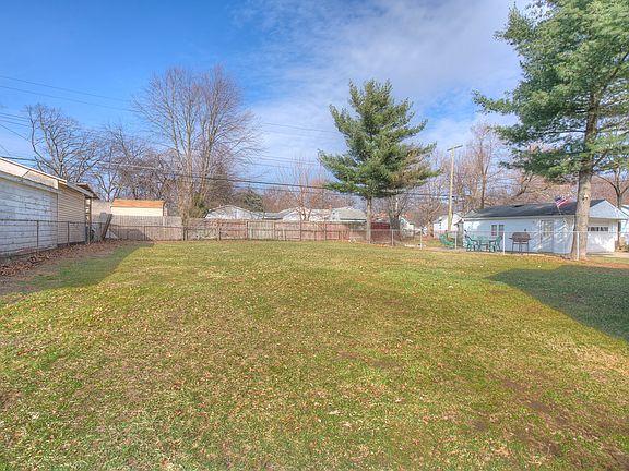 4th image of 35852 Farragut Ave