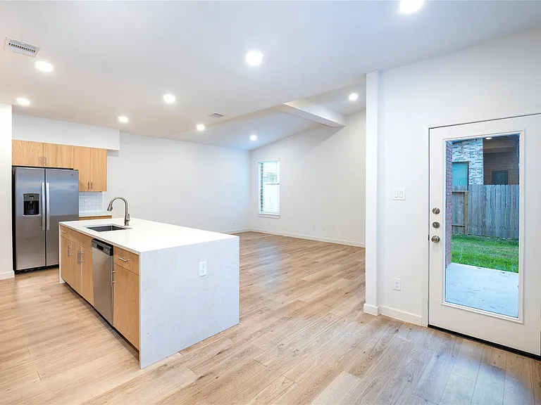 2517 Appian Way #B — Photo 8