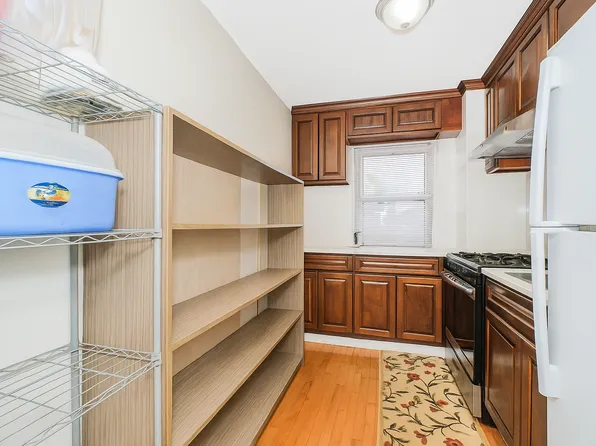 2162 Brown Street image 2 of 14