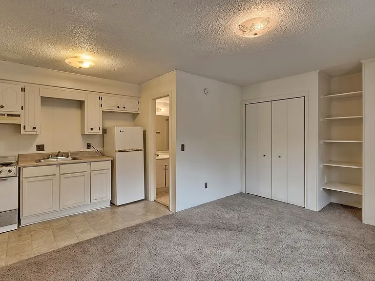 116 Creekside Dr — Photo 3