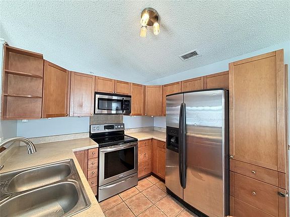 5th image of 9923 Castleton St