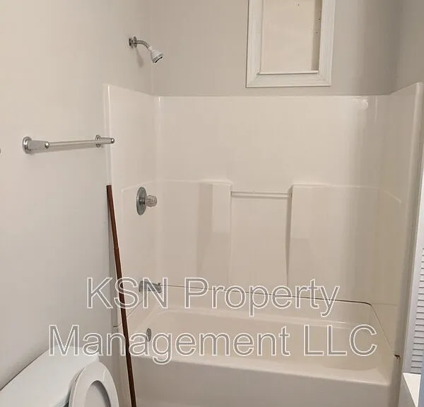 1124 Collins St — Photo 11