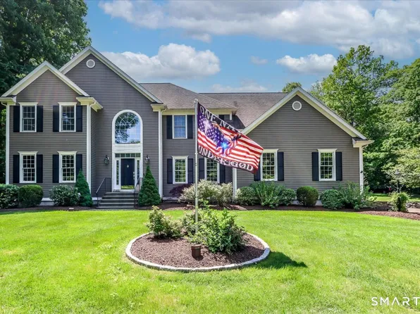 10 Canterbury Lane, Newtown, CT 06482