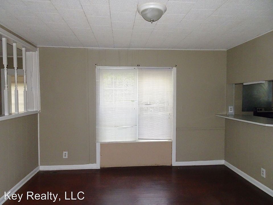 2nd image of 813 Martin Ave