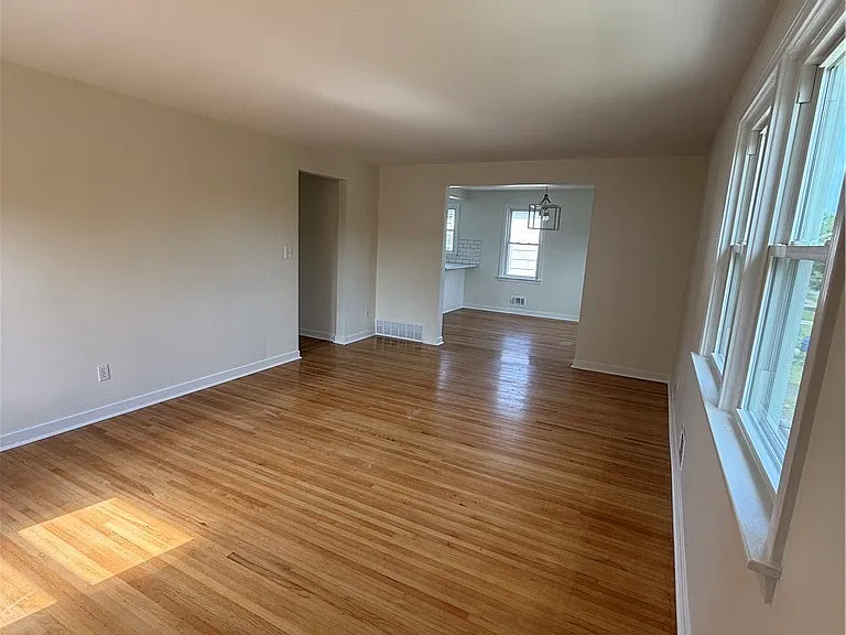 113 Argyle Ave #UPPER — Photo 9