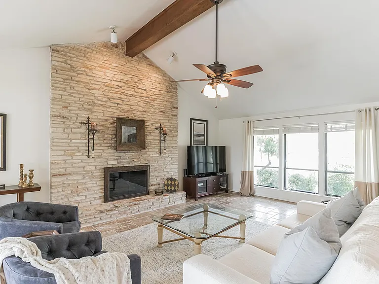 1353 Lost Creek Blvd — Photo 9