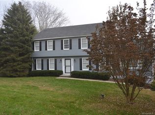 4 Meadow Ridge Ln, New Milford, CT 06776