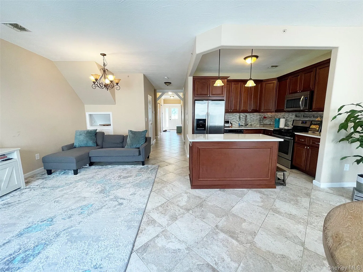 3 bed, 2.5 bath, 2100 sqft, $3,600 — Photo 4