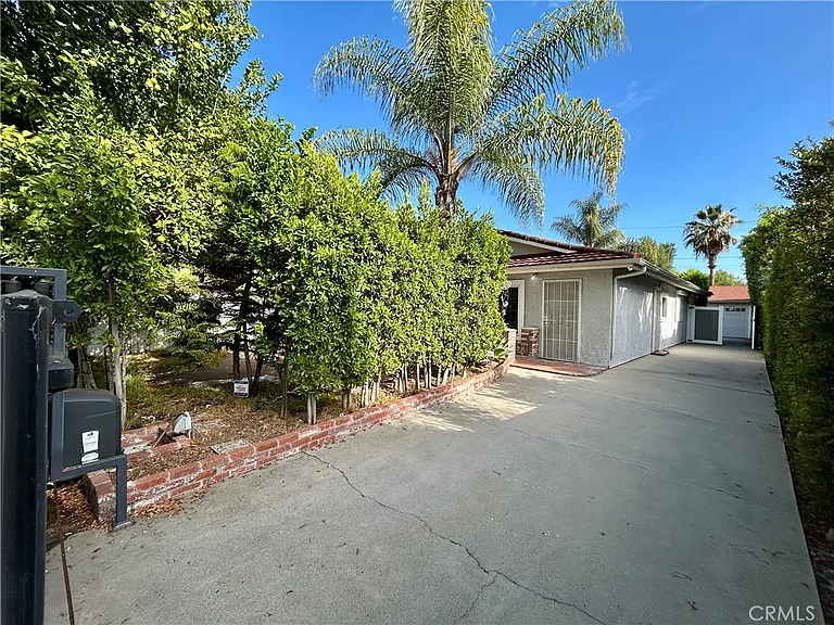 3132 Estado St — Photo 5