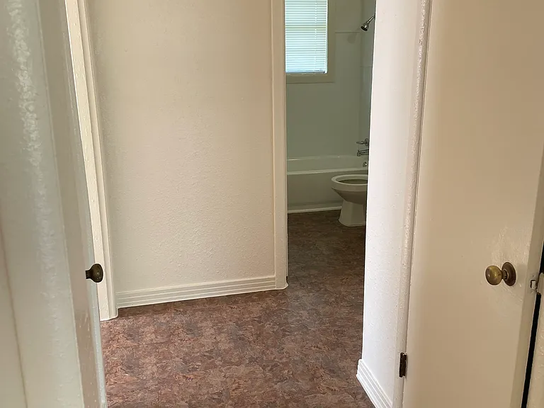 2711 W Avenue I — Photo 10
