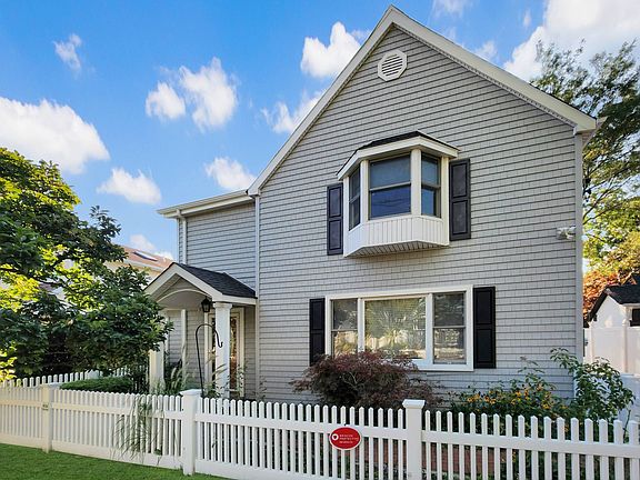 2nd image of 2564 Milburn Ave