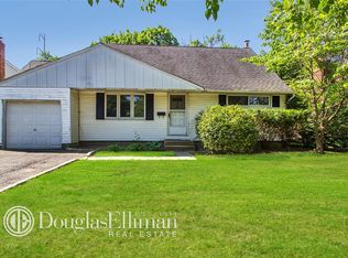 39 Arizona Ave, Syosset, NY 11791