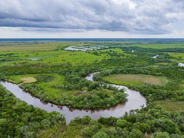 208 County Road 208, Danbury, TX 77534