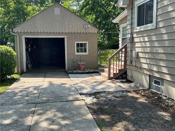3rd image of 4348 W 219th St
