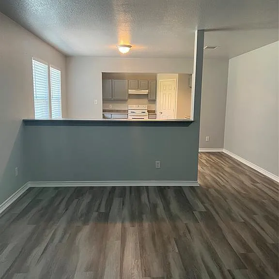 1104 E Walker St — Photo 18