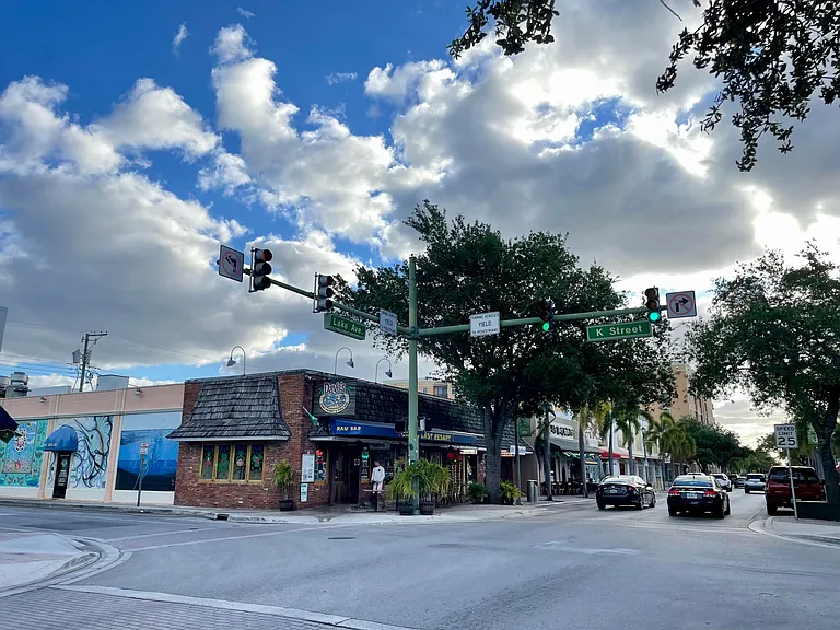 921 S M St — Photo 43