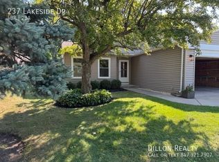 237 W Lakeside Dr, Vernon Hills, IL