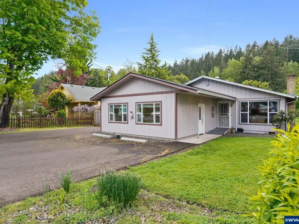 1138 S Water St, Silverton, OR 97381
