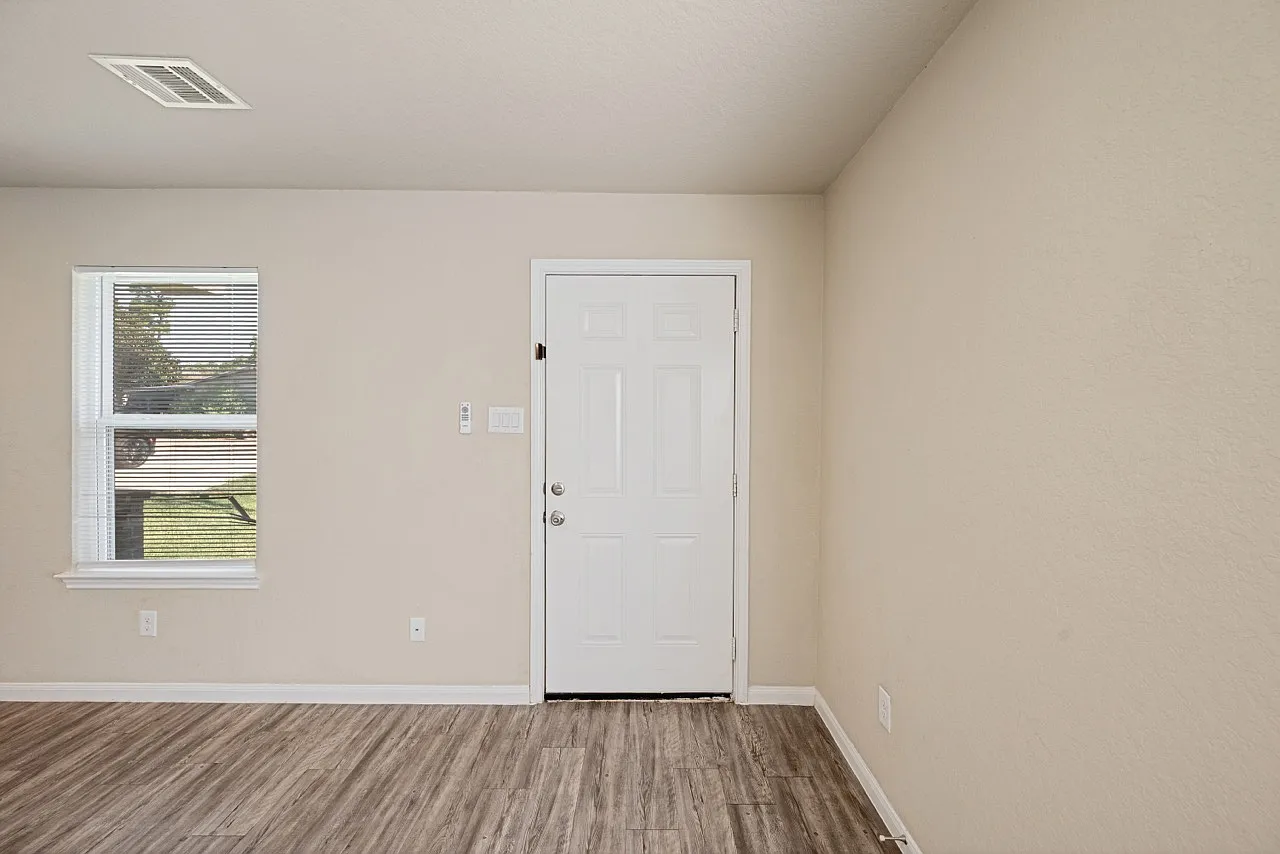 3 bed, 1064 sqft, $1,395 — Photo 3